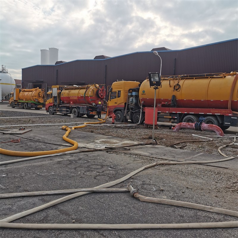 城中污水池清理